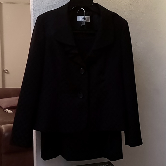 Le Suit black pattern skirt suit - Picture 1 of 11